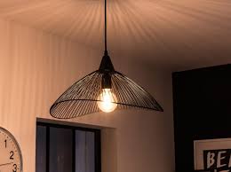 Suspension de petit format dans la collection brass eacutediteacutee par gervasoni composeacutee d39une rosace de plafond d39un cordon d39alimentation et d39un cacircble d39eacutelingue meacutetallique. Lampe De Chevet Au Style Pastel Scandinave Leroy Merlin