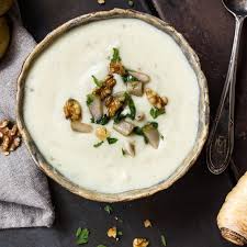 Pastinakensuppe Mit Walnuss Birnen Topping Rezept Lebensmittel Essen Pastinaken Schnelle Suppenrezepte