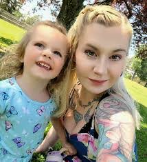 Ashley Noll's Instagram, Twitter & Facebook