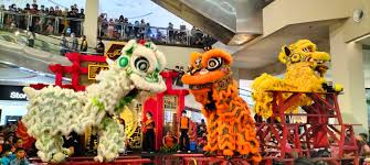 Pertunjukan Barongsai menjadi salah satu ciri khas Imlek (Foto: Kompasiana.com)