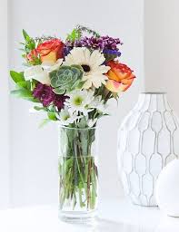 10 Luxe Flower Delivery Services For When You Forget Your Mom S Birthday Online Flower Delivery Flower Delivery Flower Delivery Service