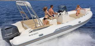 La gamma dei gommoni capelli è fatta apposta per accontentare gli amanti del mare. Tempest 755 E Yamaha 225 Hp La Prova Divertente Di Un Batte