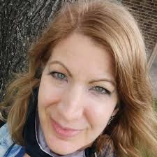 So. Marisa Tomei dares to do a leg kick and gets called "bereft of  eggs"...She is 60. Valerie Bertinelli posts a mirror selfie in her undies,  very tastefully done, and men body