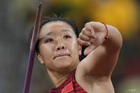 Finálový šestý pokus už absolvovala právě jen nejlepší trojice a z prvenství se radovala mistryně evropy z roku 2018 hussongová, třebaže nejdelší. W9mxlhz Fu8ktm