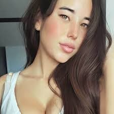 Nicolette Walker's Instagram, Twitter & Facebook