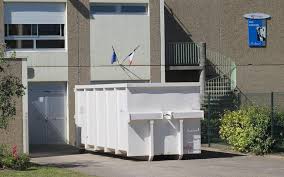 La moins chère est en voiture, ce qui coûte 4€. Chanteloup Les Vignes Apres L Incendie De L Ecole Rimbaud La Decontamination Seme La Discorde Le Parisien