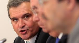 Lusófona revela nomes dos professores de Relvas