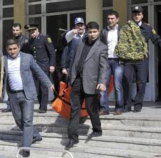Aserbaidschan hatte am sonntag nach eigenen angaben sieben dörfer in bergkarabach erobert. Aserbaidschan Amoklaufer Erschiessen Mindestens 13 Menschen Welt