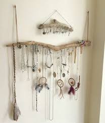 1001 Idees Pour Fabriquer Un Porte Bijoux Soi Meme Porte Bijoux Diy Rangement Bijoux Rangement Collier