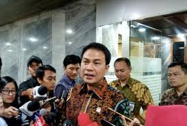 Apalagi syamsudin juga melihat, aziz memiliki latar belakang yang cocok untuk jabatan tersebut. Usai Geledah Ruangan Aziz Syamsuddin Di Dpr Penyidik Kpk Bawa 2 Koper