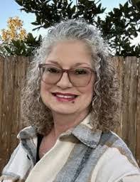 Donna Lea's Instagram, Twitter & Facebook