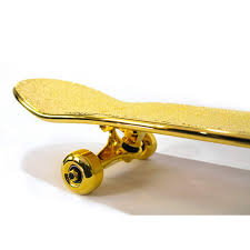 Skateboard De Luxe Roces with its 60 years of experience, is a world leader in the production of skates. skateboard de luxe