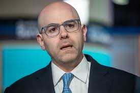 Proponen desobedecer a Powell? Gobernador de la Fed quiere tercer recorte a  la tasa