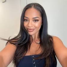 Vicky Ashley (@areshly)