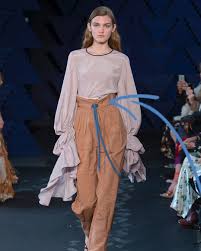It S Fashionfactsfriday And Today S Term Is Paper Bag Waistbands Which Are Actually A Contradiction Both Refresh Fashion Awesome Blouse Fashion Updates