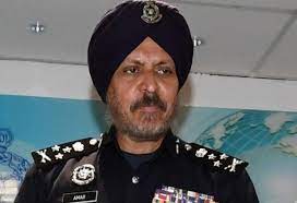Datuk seri amar singh menegaskan bahawa bekas perdana menteri datuk seri najib tun razak sudah diberikan senarai lengkap barangan yang disita dari kediamannya. Amar Singh May Keep Working After Official Retirement Date To Lead 1mdb Probe The Star