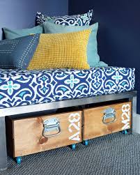 Convertible or more used furniture can be the perfect id¨| to a small guest room, a studio or an office. Diy Removable Tailored Daybed Cover A Favorite Fabric Source