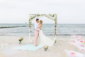Nicht nur eine hochzeit am strand, auch eine hochzeit am see gehört zu den raumvorstellungen vieler paare. Ostseeliebe Tipps Fur Eure Frohliche Strandhochzeit Hochzeitsblog The Little Wedding Corner