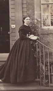 Victorian fashion: Restrictive ...