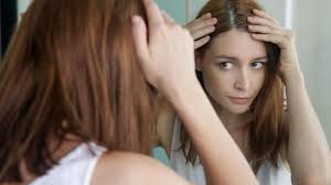 Wofür sie sich auch entscheiden, mit strähnchen verleihen sie ihrer frisur immer einzigartige lebendigkeit. 6 Tricks Gegen Graue Haare Farben Muss Nicht Immer Sein