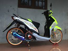 Yamaha scorpio modif lampu dobel, modif lampu di reflektor revo, modif lampu mio smile, vario 125 modif lampu, verza modif lampu pesek, modif lampu mobil, modif lampu tiger, kawasaki klx modif. Honda Beat Fi 2015 Bogor Sentuhan Glossy Bikin Tampang Lebih Glowing