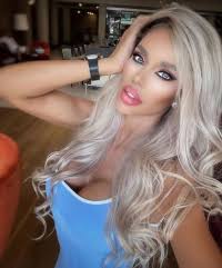 Ioana ignat's first single, ma dezindragostesc, released in february, 2017, became, in the blink of an eye. Bianca Dragusanu La Mall Cu Fetita Ei Dupa Ce A Fost Batuta De Iubit Primele Imagini Postate Pe Instagram