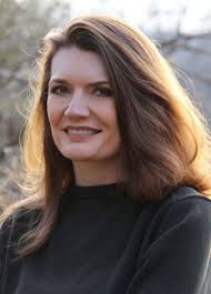 In these sections, walls exemplifies how both her parents' selfish behavior affects her and her siblings and thus builds on the theme of hypocrisy. About Jeannette Walls The Glass Castle