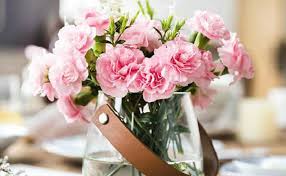 And we only need to wrap the yarn around the balloon, dip the yarn into glue and wait dry, pop out and get out the balloon from the ball, sounds easy? 8 Simple Flower Decoration For Home Flower Decoration Ideas