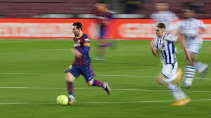 Real sociedad y barcelona se disputan en córdoba un puesto en la gran final del domingo en la cartuja de sevilla, un partido histórico para los donostiarras, que puede poner a los de imanol a un paso de pelear por otro título y que, como comprobamos el año pasado con la destitución de. Real Sociedad Vs Barcelona Di Piala Super Spanyol Lionel Messi Siap Main Bola Tempo Co