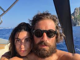 Il sindaco renata tosi e l'assessore stefano caldari hanno consegnato all'artista il riconoscimento di ambasciatore di riccione in attesa di perfezionare la cittadinanza onoraria in. Carolina Sansoni Intervista Fidanzata Tommaso Paradiso Esclusiva Tpi