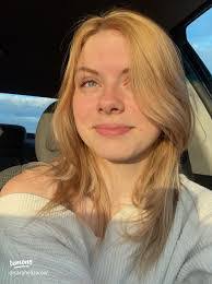 Sarah Glisson's Instagram, Twitter & Facebook