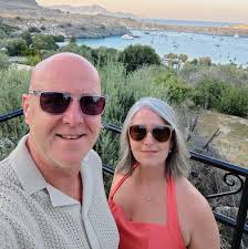 I would like to recommend Italiano restaurant. The food was beautiful and  the portions huge! We had penne polo pasta dish with extra ham added, a  meat pizza, portion of chips, garlic