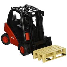 Bruder Linde H30d Forklift W 2 Pallets The Bruder Linde H30d Forklift With Two Pallets Is Made By The Award Winni Pallets For Sale Forklift Award Winning Toys