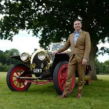 Ein wunderbares magisches auto, vielen abenteuer, einen verrückten alten opa, einen gemeinen baron. David Walliams Hq On Twitter Chitty Chitty Bang Bang