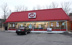 And it means supporting the friends, neighbors and family farmers who work day in and day out to bring you the best your community has to offer. The Richmond Observer Edwards Iga Giving Back Through 50 Grocery Giveaway