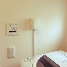 100均アイテムが 毎日の洗濯を快適にするアイデア10選 配線隠し コンセントカバー コンセント