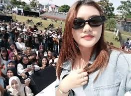 Heran deh gw ama sutradara M5 kenapa harus ada pemain baru sih apa nggak  cukup tuh pemain remaja anak sekolah di tambahi lagi 1 sebenarnya BLH aja  si ada pemain cewek ambil