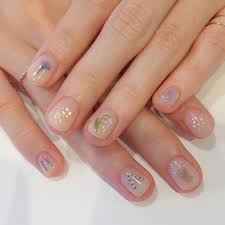 Learn the secret to this blossoming flowers design and put a spring in your client's step. Minimalist Floral Nail Art Designs Girlstyle Singapore