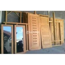 Pabrikasi kusen, jendela dan pintu upvc untuk keindahan rumah anda. Ud Usaha Baru Kusen Terima Pesanan Kusen Pintu Jendela Kayu Murah Di Manado Tribunjualbeli Com