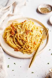Plant Based Spaghetti With Oil And Garlic Aglio E Olio Foodbymaria Recipes Recipe In 2020 Main Dish Recipes Vegan Dinner Recipes Easy Recipes