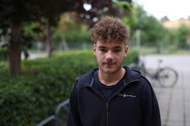 Man allvarligt skadad vid skola i eslöv. Iviia3wh1neq6m