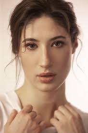 Ana Stuart's Instagram, Twitter & Facebook