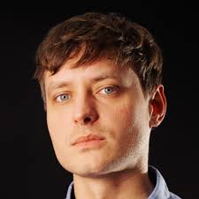 Kurt Strand sablede populært DR-program ned i Kristeligt Dagblad, efter  hans kone blev flyttet væk fra samme program