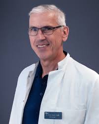 Nasenchirurgie und Labienkorrektur von dem Expertenteam