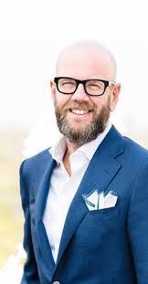 Robert Cavallaro's Instagram, Twitter & Facebook