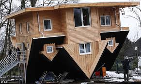 Seperti halnya rumah unik yang berbentuk panggung yang saat ini mungkin jarang dibuat oleh para pengembang properti dikarenakan semakin majunya dan banyaknya rumah dengan desain yang modern. 6 Desain Rumah Unik Yang Ada Di Dunia