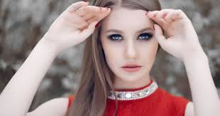 Le maquillage des yeux bleus se travaille en dégradé. Smoky Eyes Pour Yeux Bleus Idees Maquillage Beaute Fr