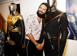 Axel haash festeja con lalis en pontplay 2 ha*ash en entrevista con sofía para siempre 88.9 (parte 3) ha ash behind the scenes auditorio nacional. Interview Shazad Latif On Addressing Ash Tyler S Trauma In Star Trek Discovery Season 2 Trekcore Com