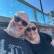 Hello, Does anybody know how to disconnect the connectors of the Sport and  Tour buttons? They seem to be stuck, and i cant see any latch or lock