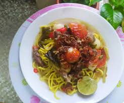 Mee rebus or we write it as mie rebus in indonesia is one of my favorite comfort foods. Mee Kuah Kelantan Jujur Aku Rindu Catatan Sue Izza